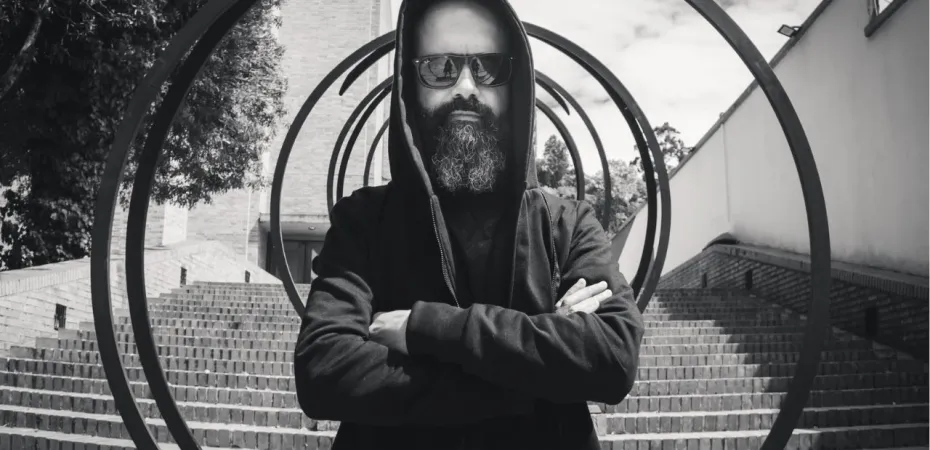 Thy Method cuestiona los dogmas sociales en «Degodify»